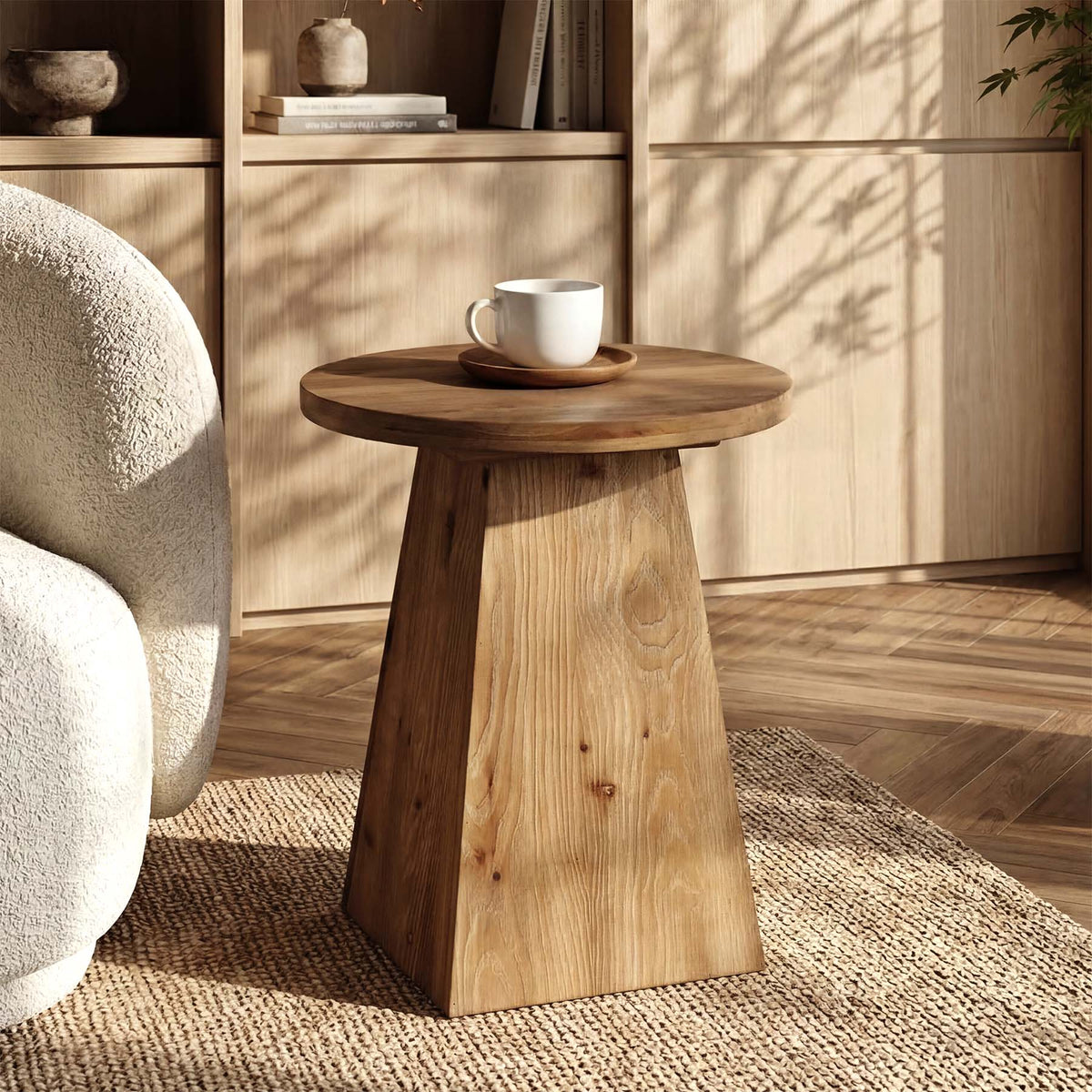 48 x 60 cm ronde bijzettafel van massief hout met geometrische trapeziumbasis, vintage houten sidetable
