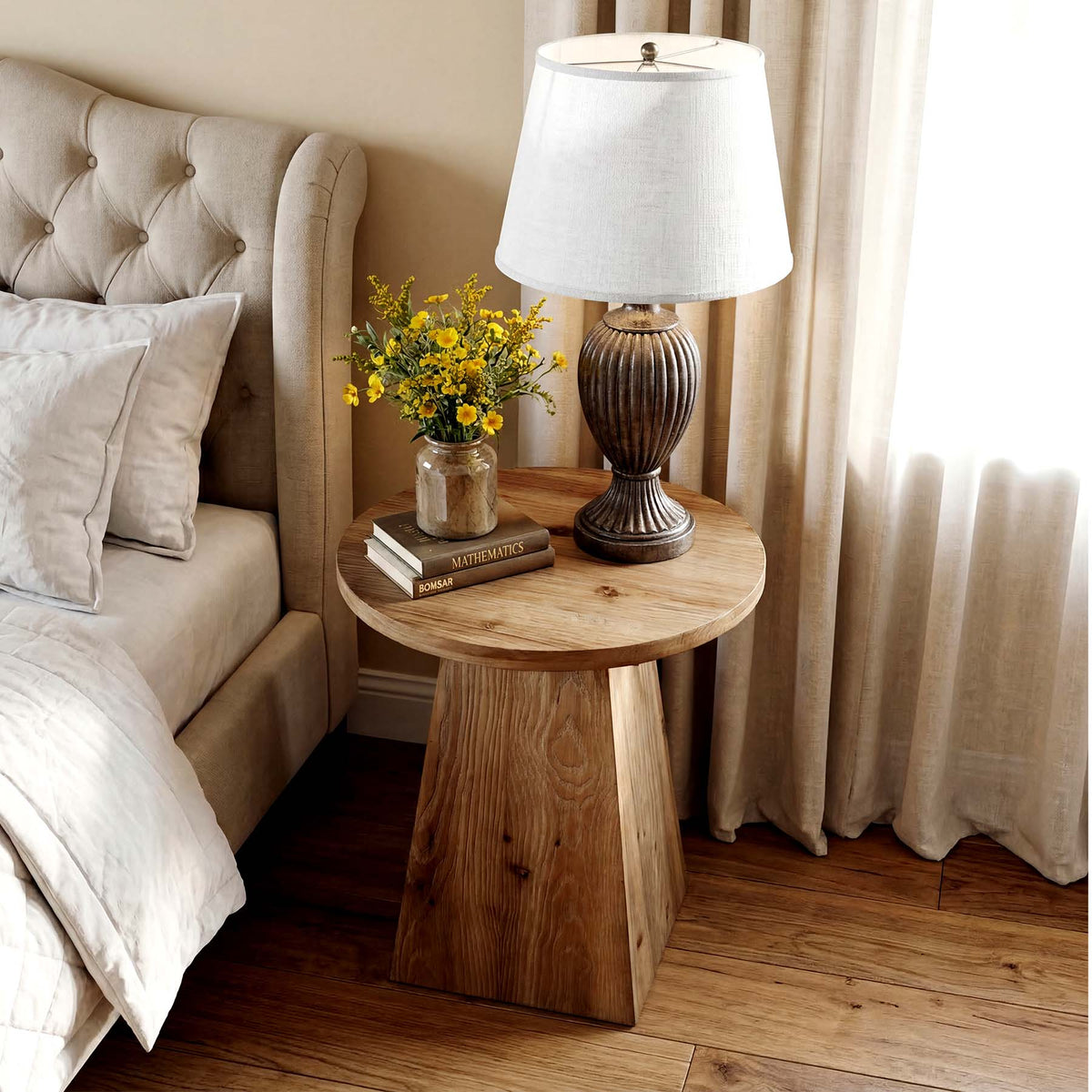 48 x 60 cm ronde bijzettafel van massief hout met geometrische trapeziumbasis, vintage houten sidetable