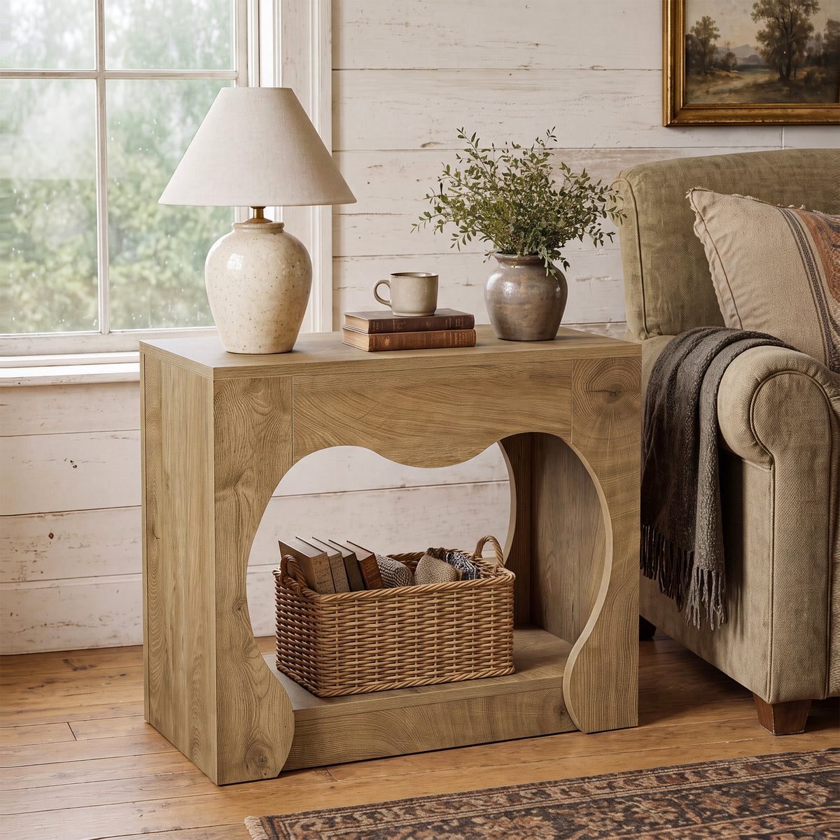 70 cm Tribesigns houten bijzettafel met 2 opbergniveaus en gebogen openingen, smalle tafel in warme houtlook voor woonkamer en slaapkamer